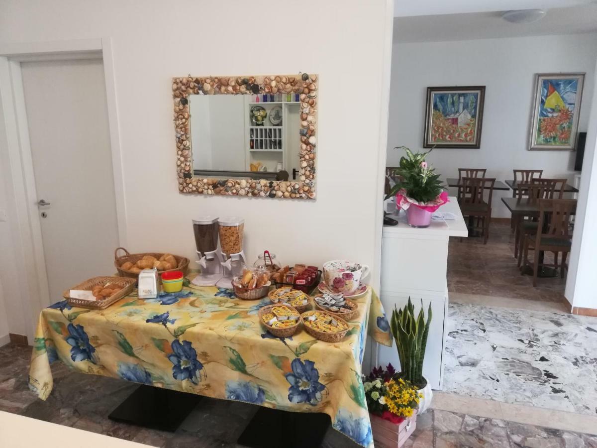 קאורלה Albergo Elena Garni מראה חיצוני תמונה