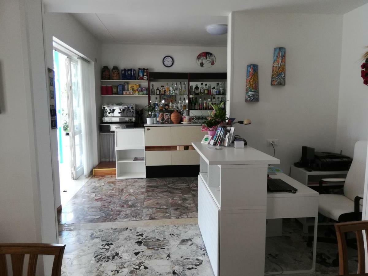 קאורלה Albergo Elena Garni מראה חיצוני תמונה