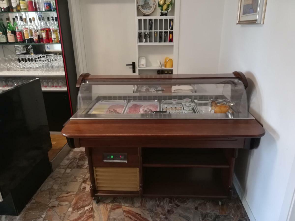 קאורלה Albergo Elena Garni מראה חיצוני תמונה