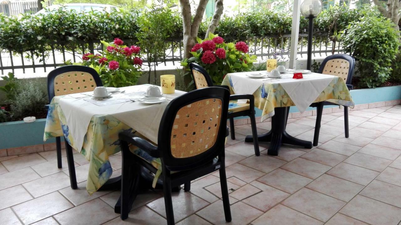 קאורלה Albergo Elena Garni מראה חיצוני תמונה